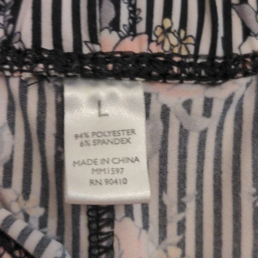 // DONATED ๐ 2/$7 Marilyn Monroe cami short stripped pajama set size L - Picture 11 of 12